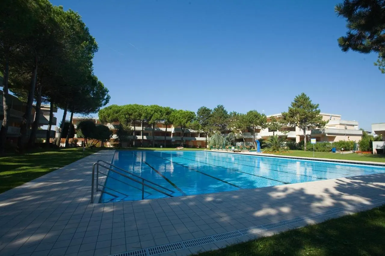 Solarium/Piscina Villa Bibione 0*,